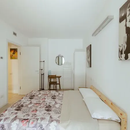 Luxury Superior Central Station Apartment